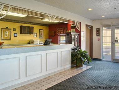 Super 8 By Wyndham Carthage Ξενοδοχείο Εσωτερικό φωτογραφία